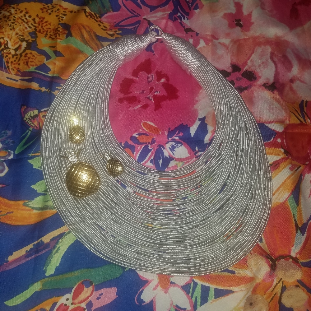Bib necklace